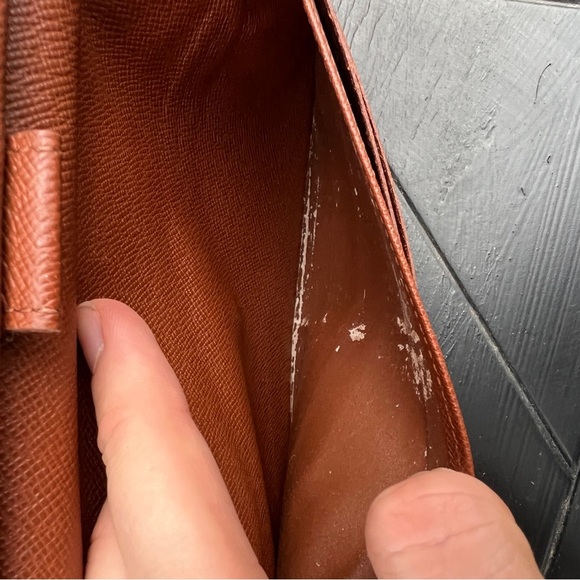 Louis Vuitton International Wallet - Picture 8 of 8